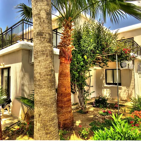 Hilltop Gardens Apart-hotel